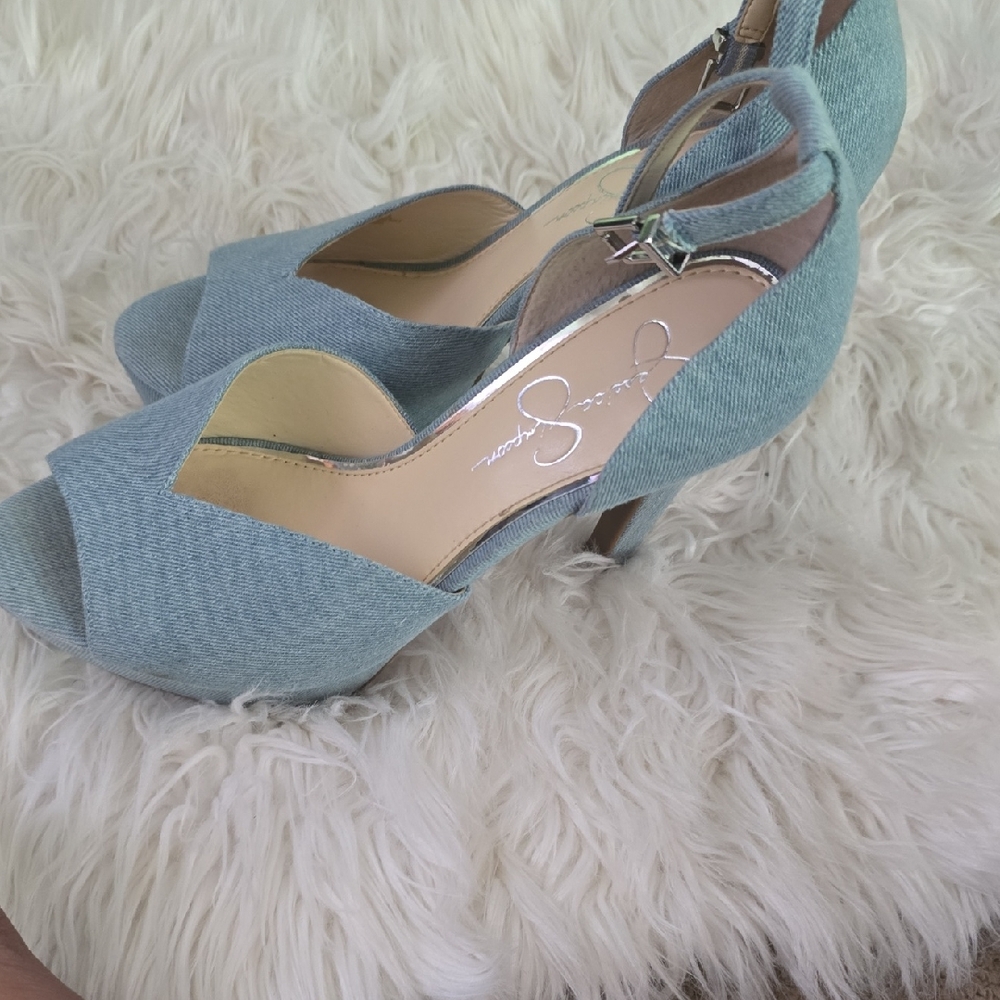 Elegant Blue Textured Heels for Formal Events